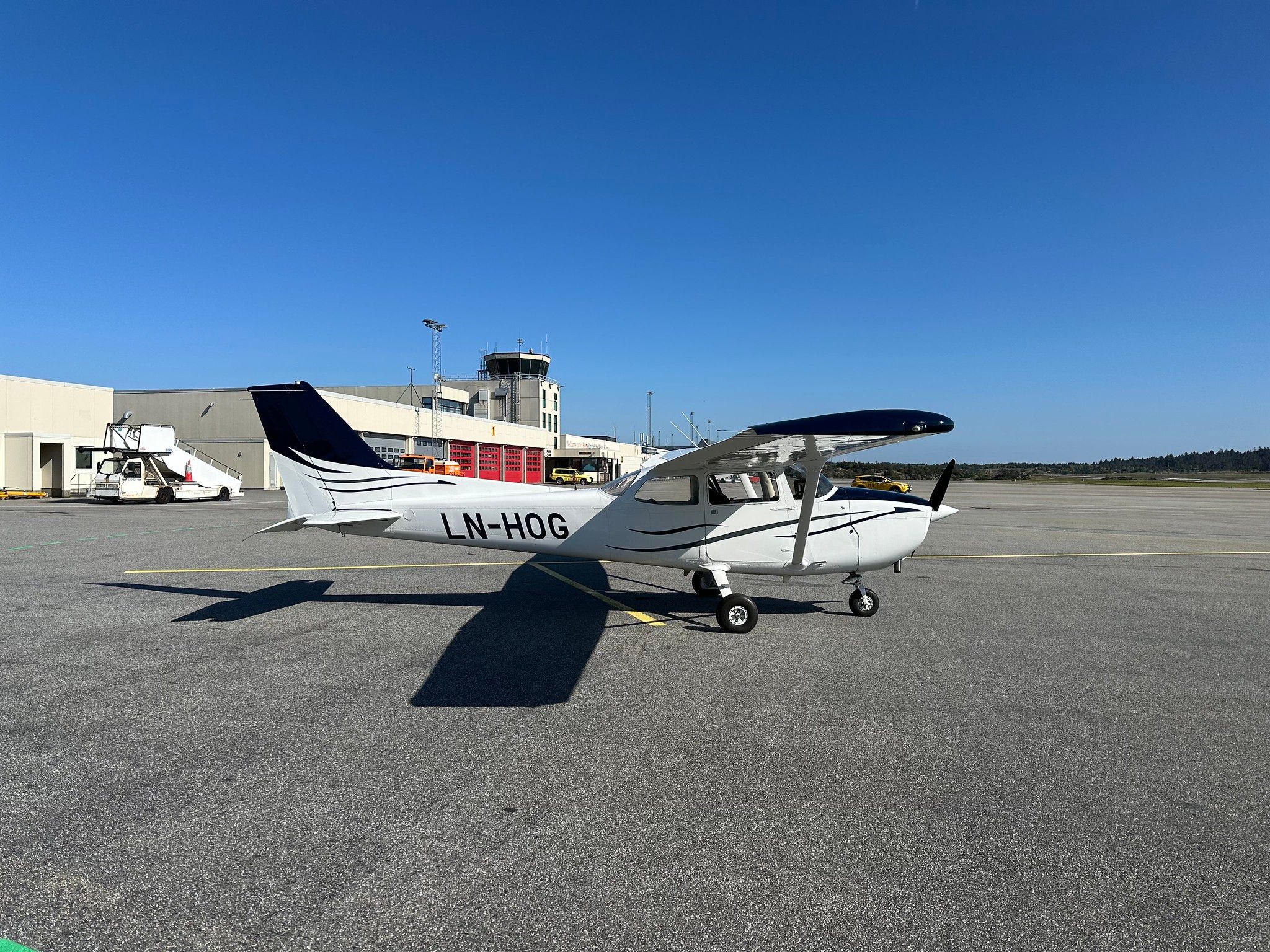 LN-HOG, Cessna 172N fra 1979